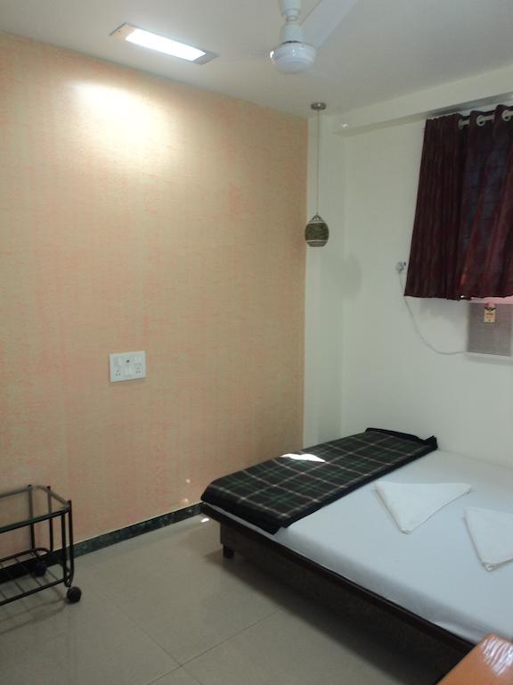 Chakrika Lodging Hotel Thane Room photo